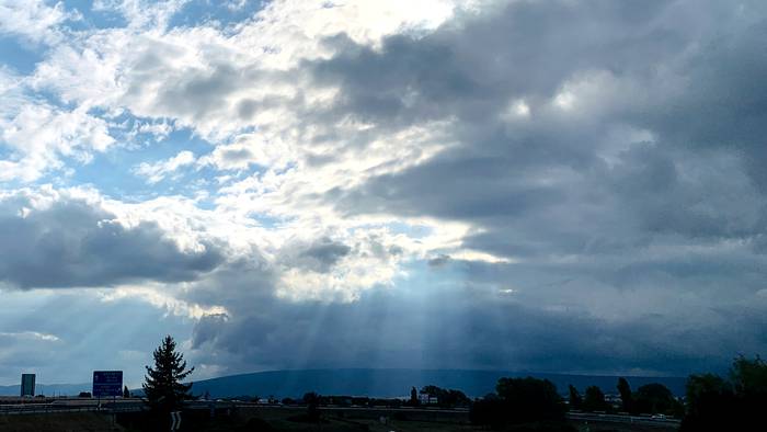 Grisean, baina urdinerako bidean