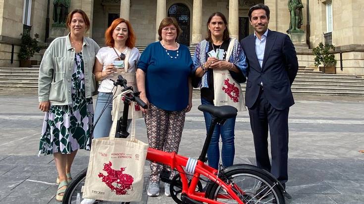 Alavabusen bidaiariei aitortza