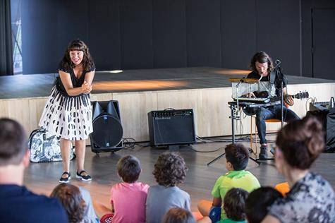 'Ipuinak dantzan', Ana Apikarekin