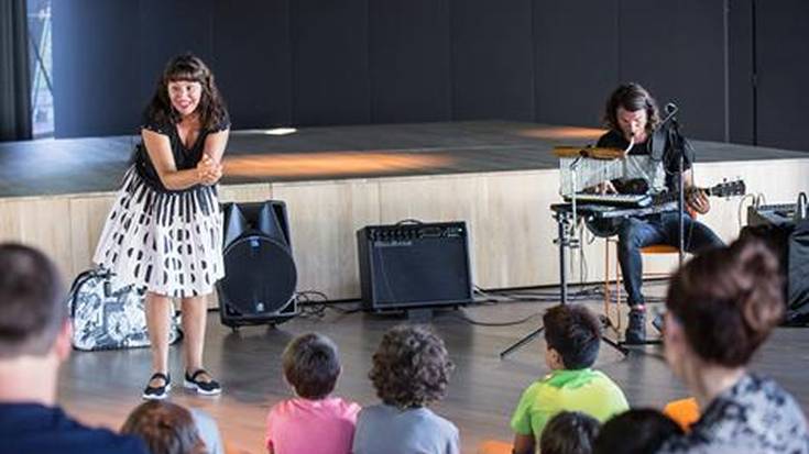 'Ipuinak dantzan', Ana Apikarekin