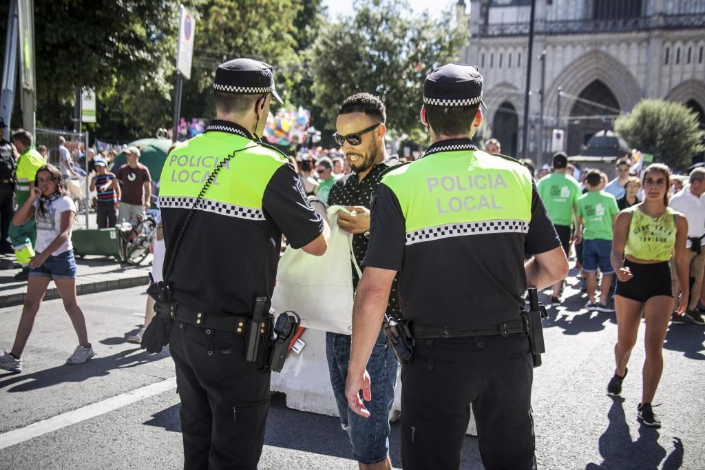 Gasteizko Udaltzaingoaren 092 zenbakiak ez du euskaraz arretarik emango aurrerantzean