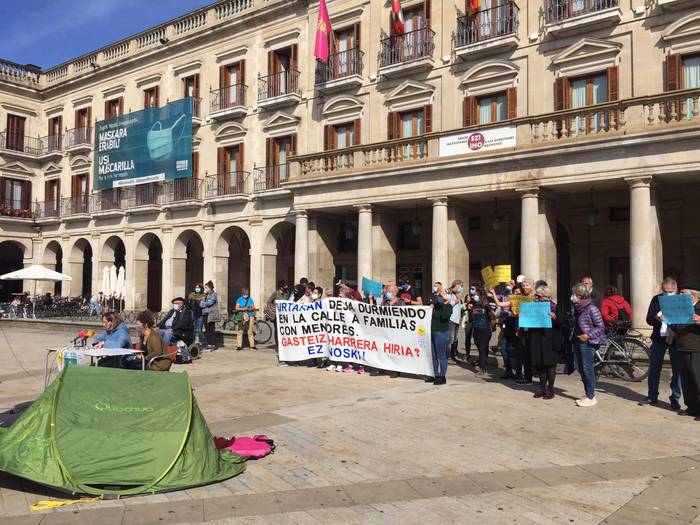 "Berehalako konponbideak behar dira kalean dauden pertsonentzat"