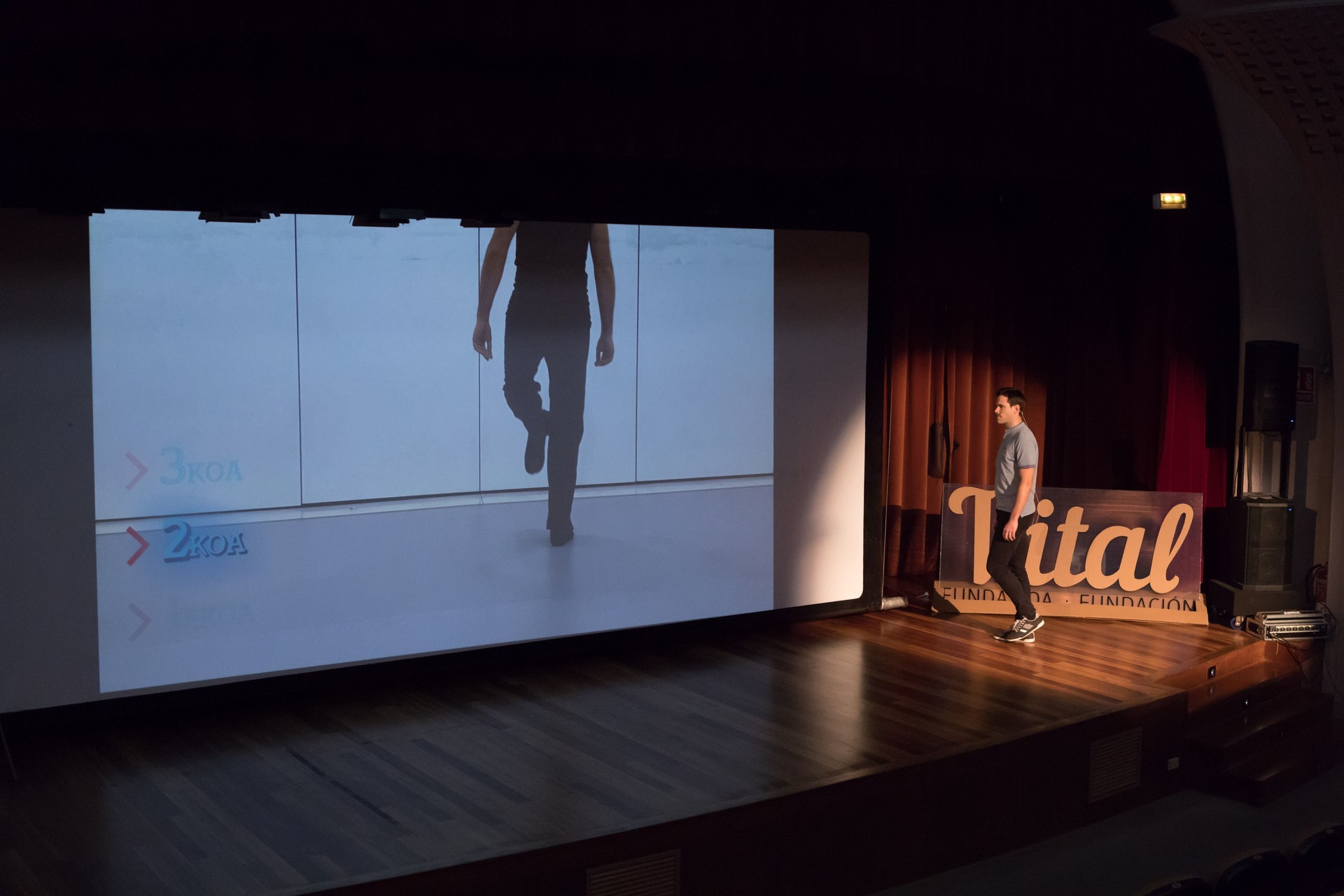 Dantzak, irakasle birtualekin