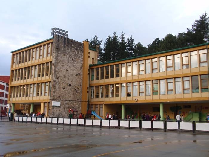 Eskoletatik harago