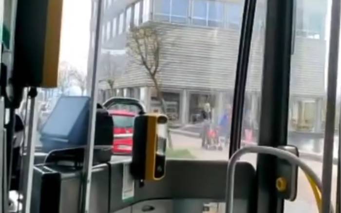 Tuvisako gidari batek egindako irain arrazistak ikertzen ari dira