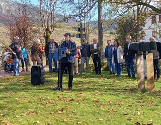 Basterretxearen 'Araba' eskultura Araian kokatu dute