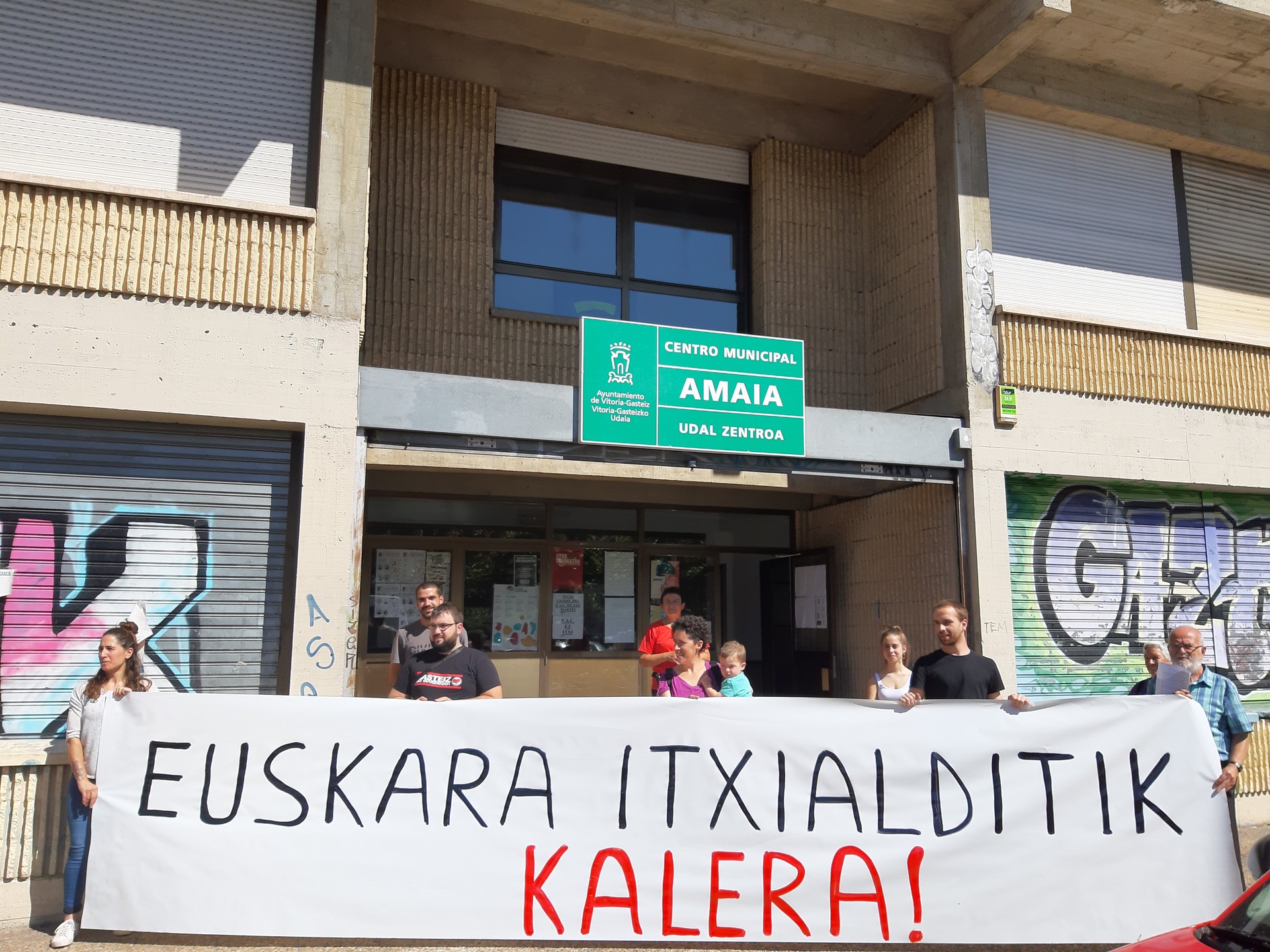 Euskara itxialditik kalera ateratzeko garaia da