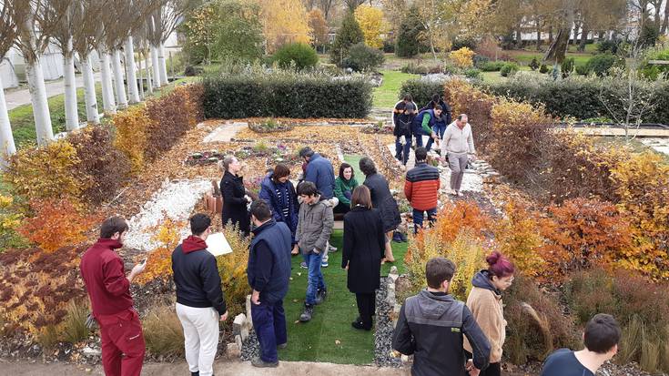 Lorategi terapeutikoa diseinatu dute Arkautin