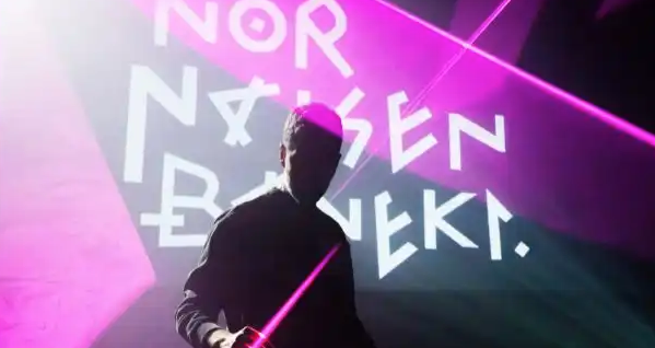 'Nor naizen baneki', Artedrama