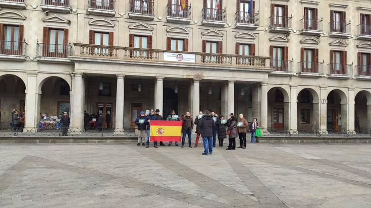 Dozena bat pertsona elkartu ditu VOXek Gasteizen