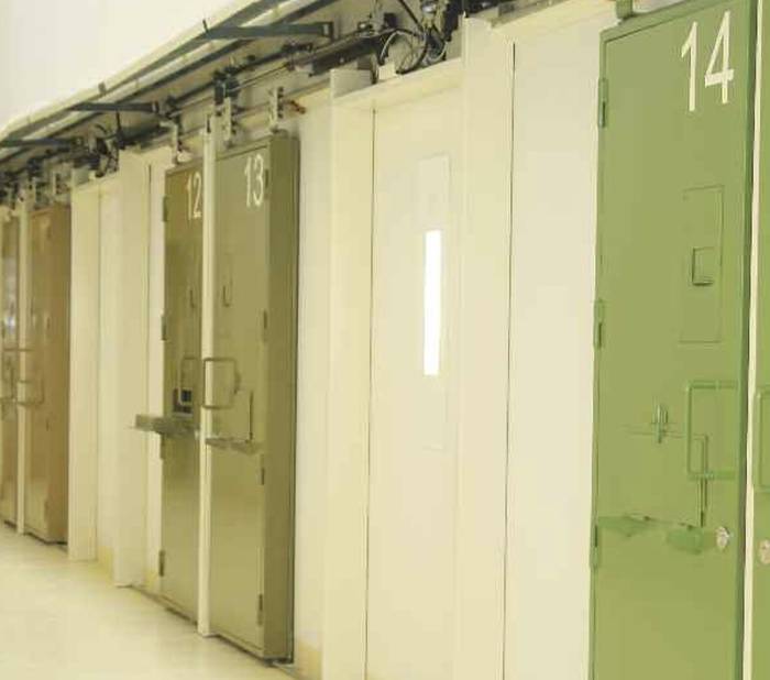 Hirugarren preso bat hil da Zaballako espetxean