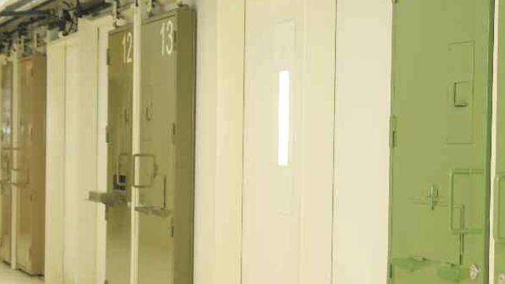 Hirugarren preso bat hil da Zaballako espetxean