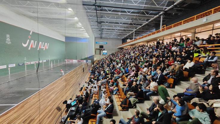 Milatik gora ikusle Araba Euskarazen zesta-punta jaialdian