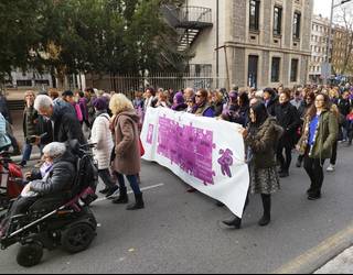 Gizon bat atxilotu dute El Pilar auzoan, adingabeen aurrean bikotekideari erasotzeagatik