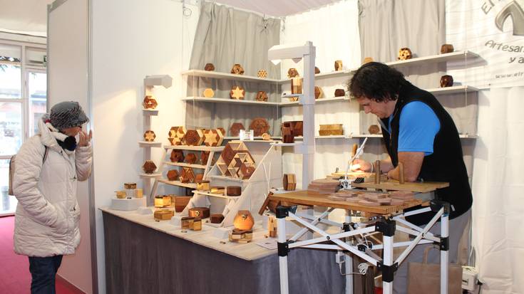 Zabalik dago Lan Ta Lan artisauen erakusleihoa