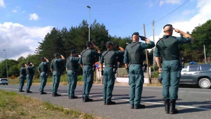 Bi pertsona atxilotu dituzte Legutioko kuarteleko monolitoa "behin eta berriz suntsitzeagatik"