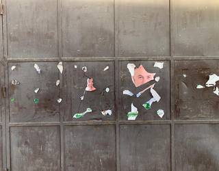 Zanbranako EAJ salatu dute, eraikin historiko batean kartelak silikonarekin jartzeagatik