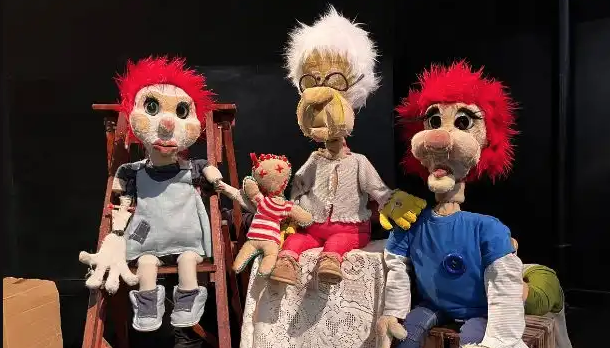 'Kontukantari 3: zimurren artean kontukantari'