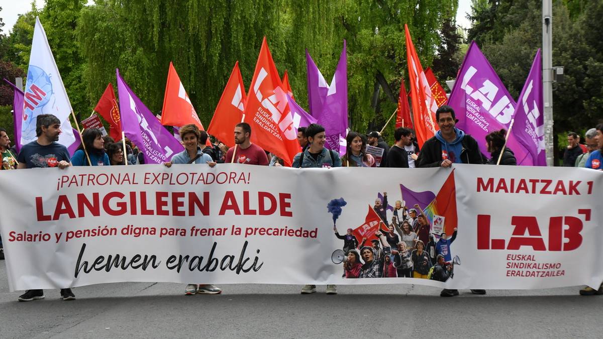 Hiru manifestazio izan dira Gasteizen Maiatzaren Lehenean