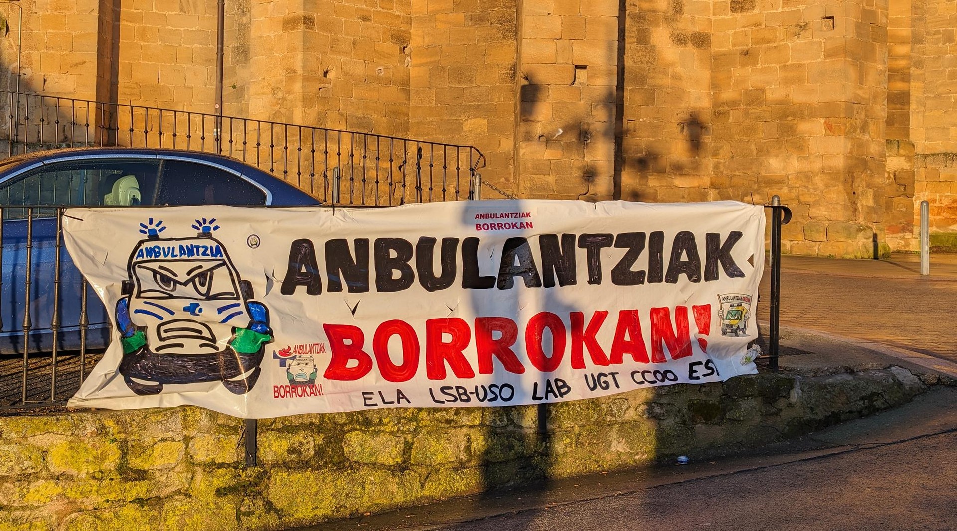 Akordioa sinatu dute anbulantzietako sektorean