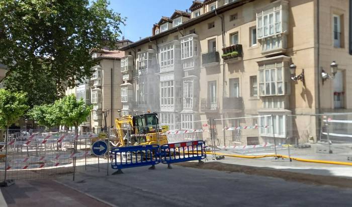 Gas-ihes batek trafikoa eta Biktimen Memoriala ixtea eragin du