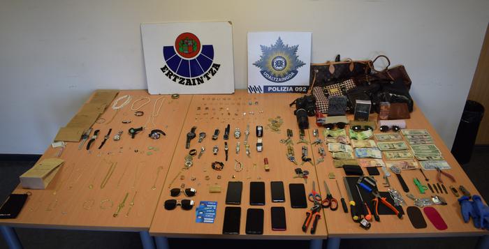 Bi gizon atxilotu dituzte Gasteizen, etxe ugaritan lapurtzea egotzita