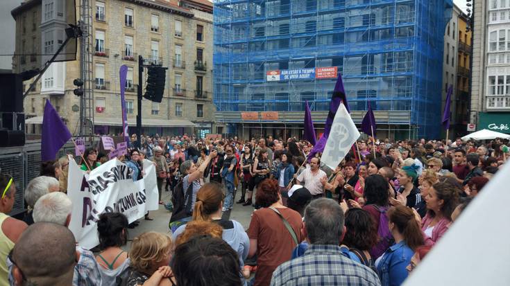 Elkarretaratzeak deitu ditu mugimendu feministak azken hilketa matxista salatzeko