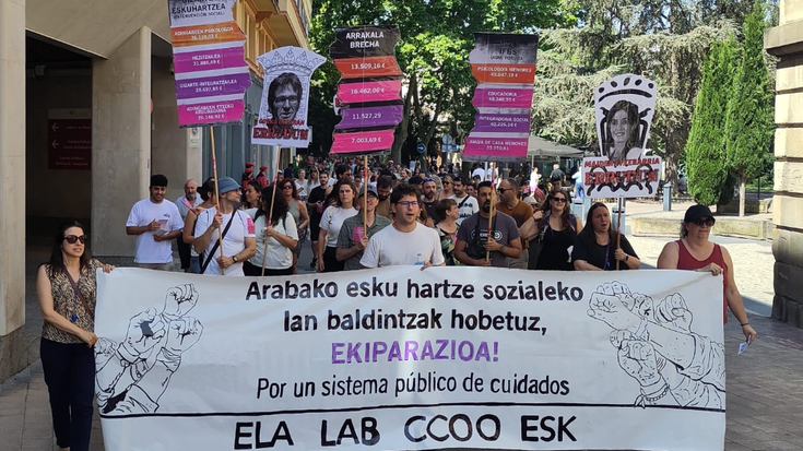 Esku hartze sozialeko langileek esku hartzea eskatu diote Aldundiari, seigarren greba egunean