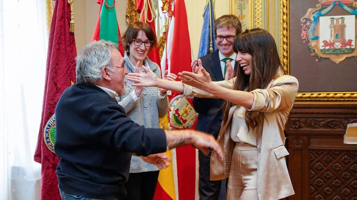 Julio Roca eta Almudena Ciden ibilbidea aitortu du Gasteizek