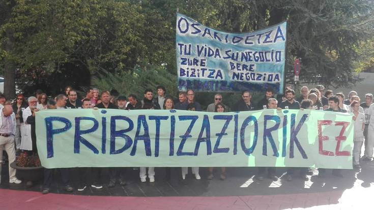 Osakidetzako garbiketa eta mantentze-lanen pribatizazioaren aurka mobilizatu dira langileak
