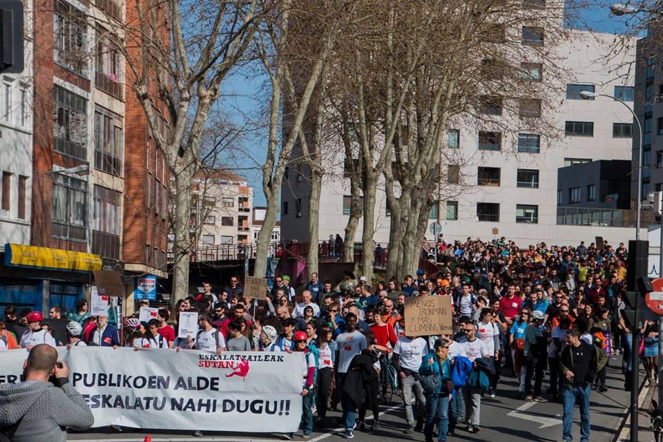 Eskerrak eskalatzaile komunitateari