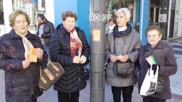 Adinekoentzako ibilbide seguruak sortu dituzte 