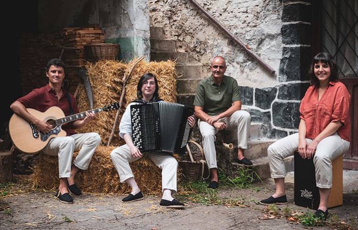 Musika Mahasti Artean jaialdia, Bitartean