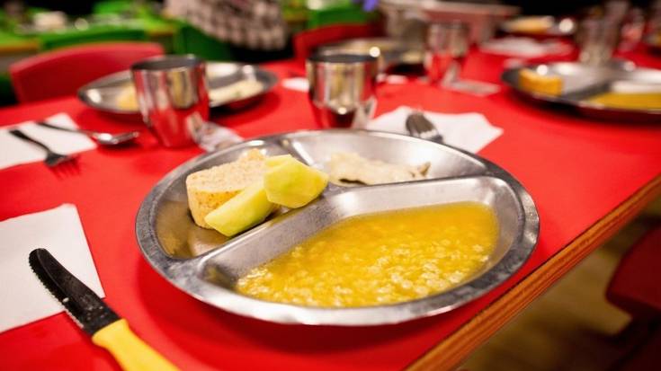 'Tuperradak' antolatu dituzte Gasteizen, eskola jantokien eredua aldatzeko