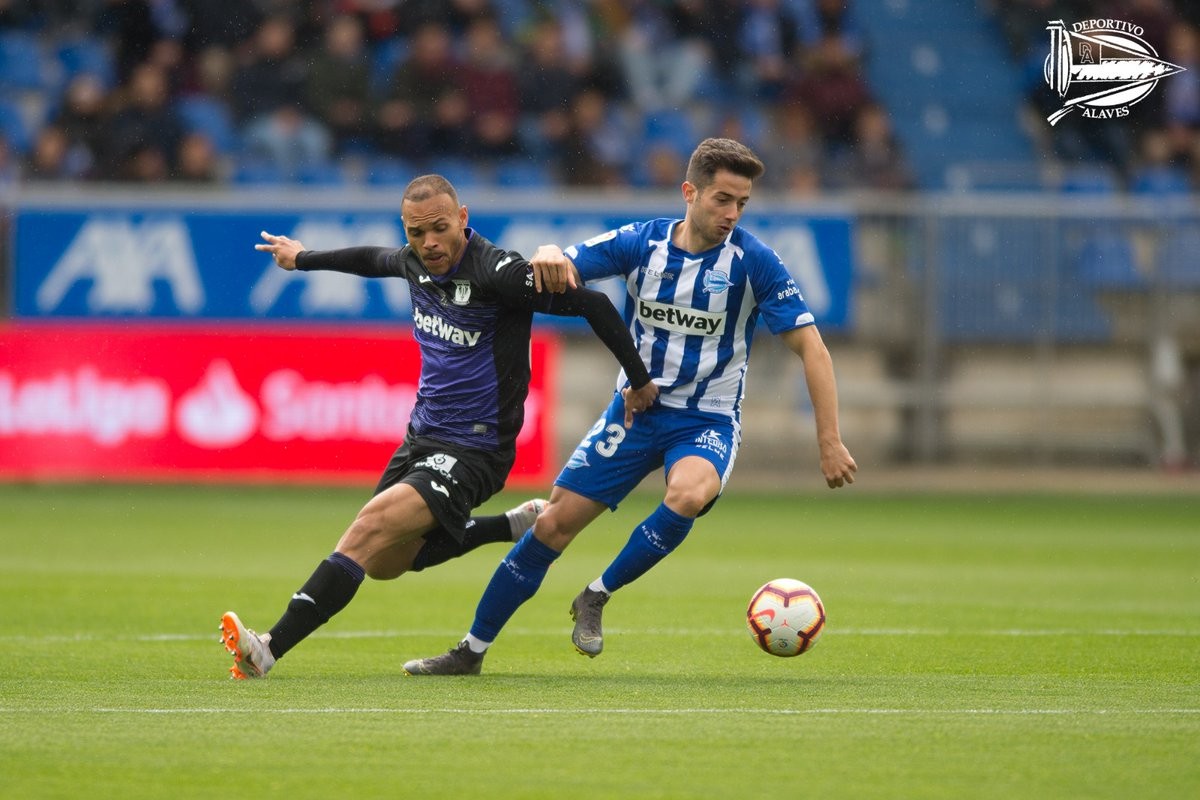 Alaves erdibidean gelditu da