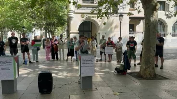 Israelek hildako 18.000 haur palestinarren izenak irakurtzen hasi dira