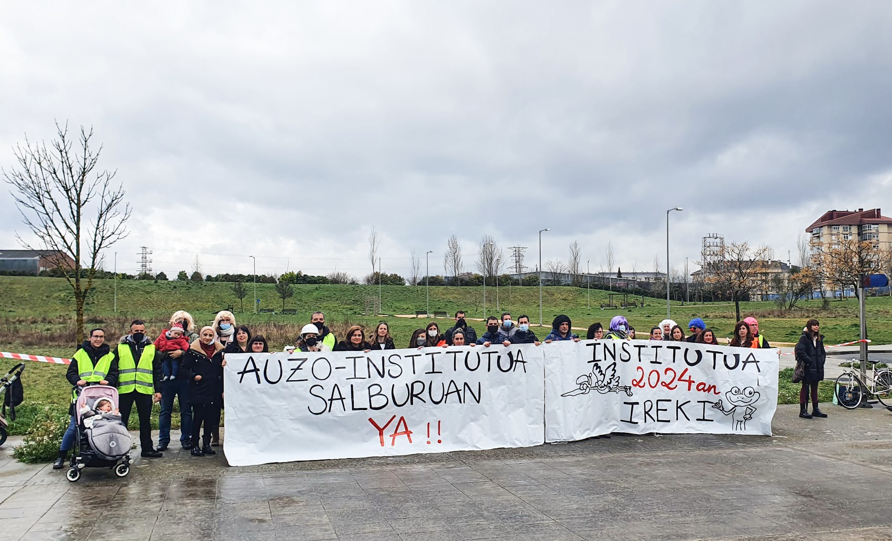 Salburuko institutua 2024rako martxan izatea exijitu dute familiek