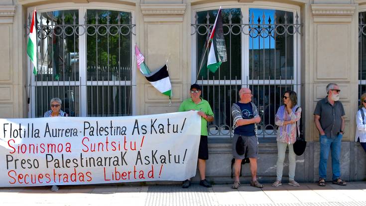 Muturreko indarkeria, torturak eta bortxaketa bat salatu dituzte flotillako ekintzaileek