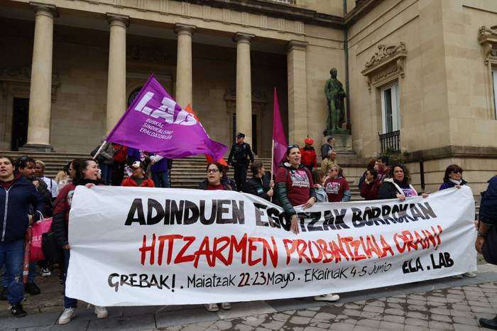 Zaintza lanak aitortzeko galdegin dute erresidentzietako greban