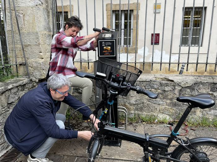 Bizikletak doan konpontzeko hamabost gune daude Gasteizen
