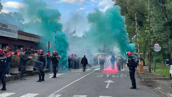 Grebaren aurka azaldu dira Tubos Reunidoseko 232 langile