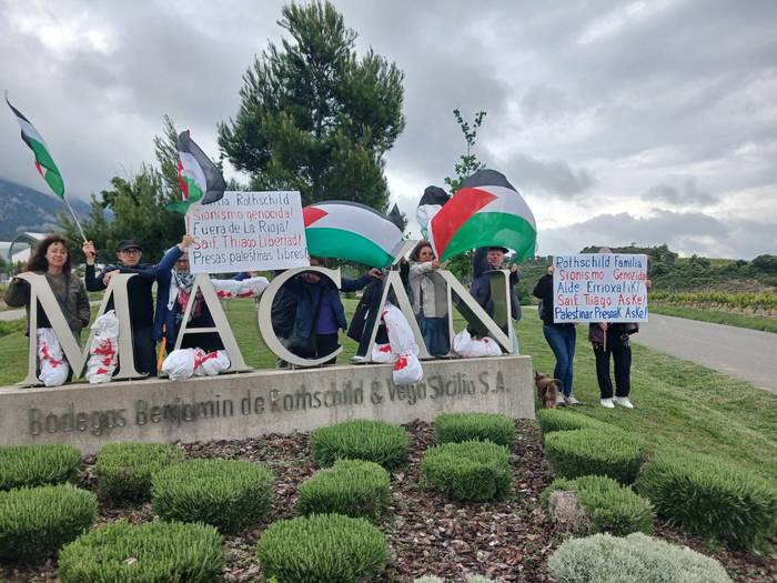 'Sionistak kanpora' lelopean protesta egin dute Samaniegon