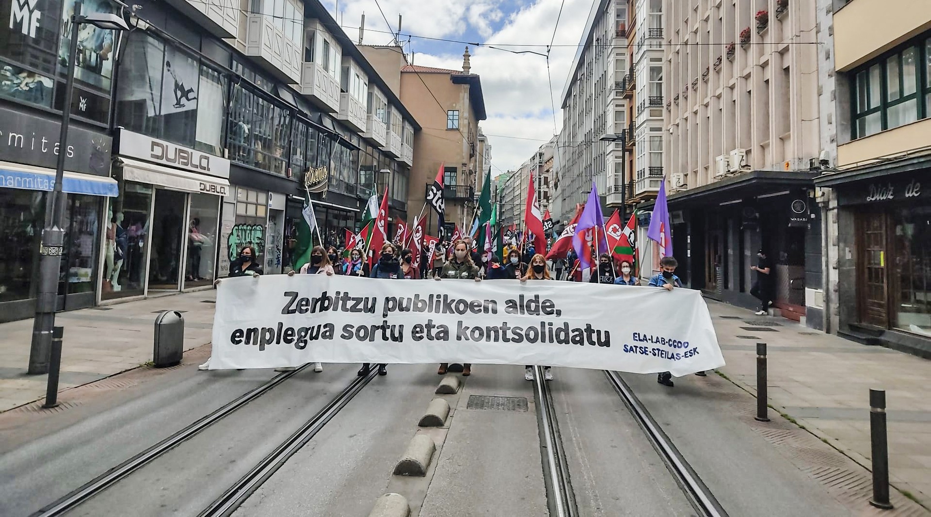 Beharrezkoa da behin-behinekotasunarekin amaitu eta hizkuntza eskubideak bermatzeko akordioa