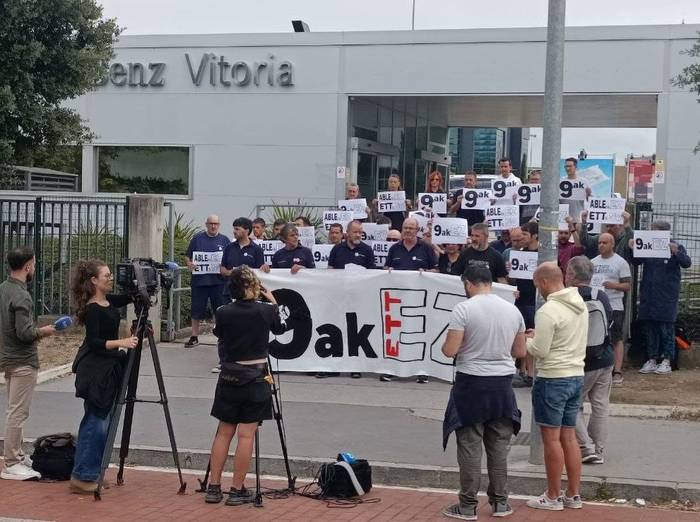 "Malgutasun" neurriak salatu dituzte Mercedes-Benz-eko langileek