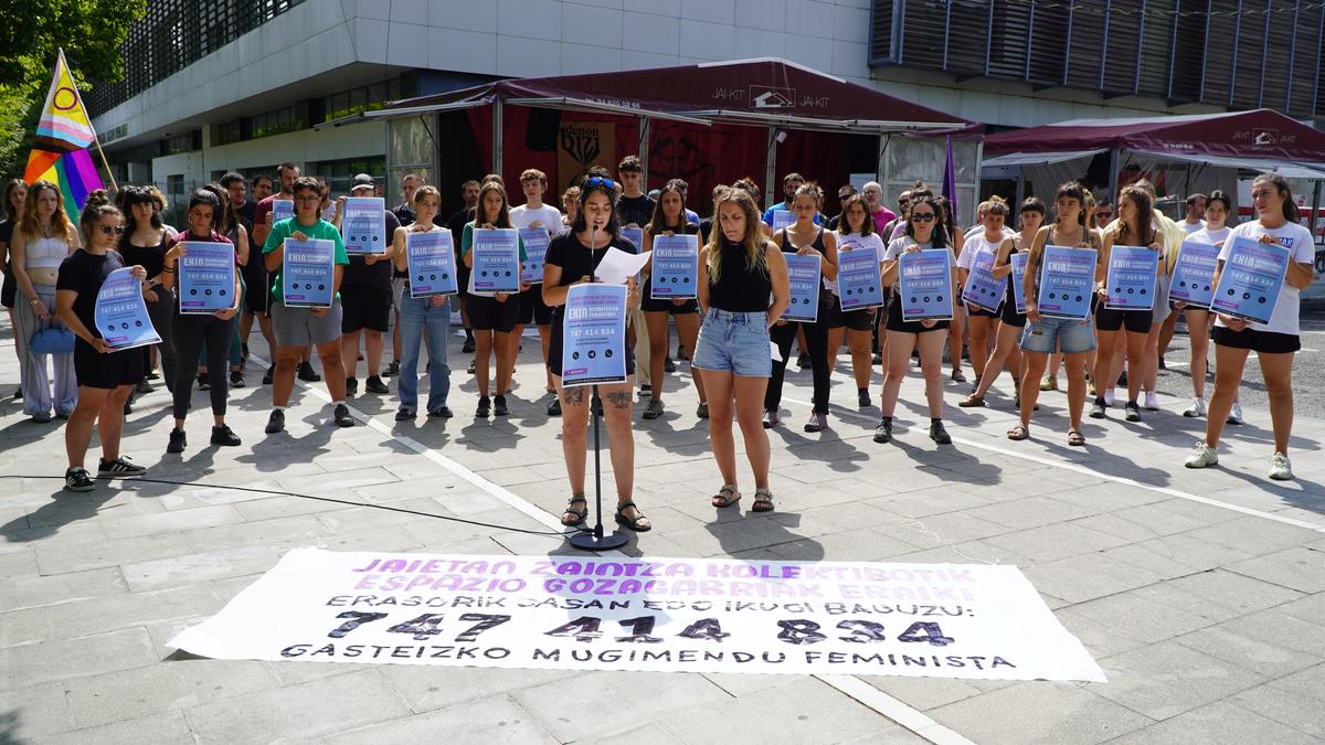 Protokolo feminista eta erasoen aurkako telefonoa aurkeztu dituzte jaietarako