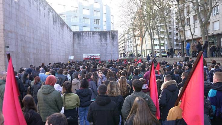 Ehunka lagun NATOren aurka mobilizatu dira Gasteizen