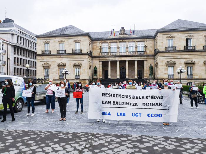 Egoitza pribatuetako langileak kalera itzuli dira, bidezko hitzarmenaren alde