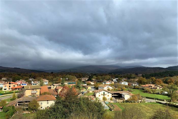 Eguzkiak bere tokia hartu nahi du