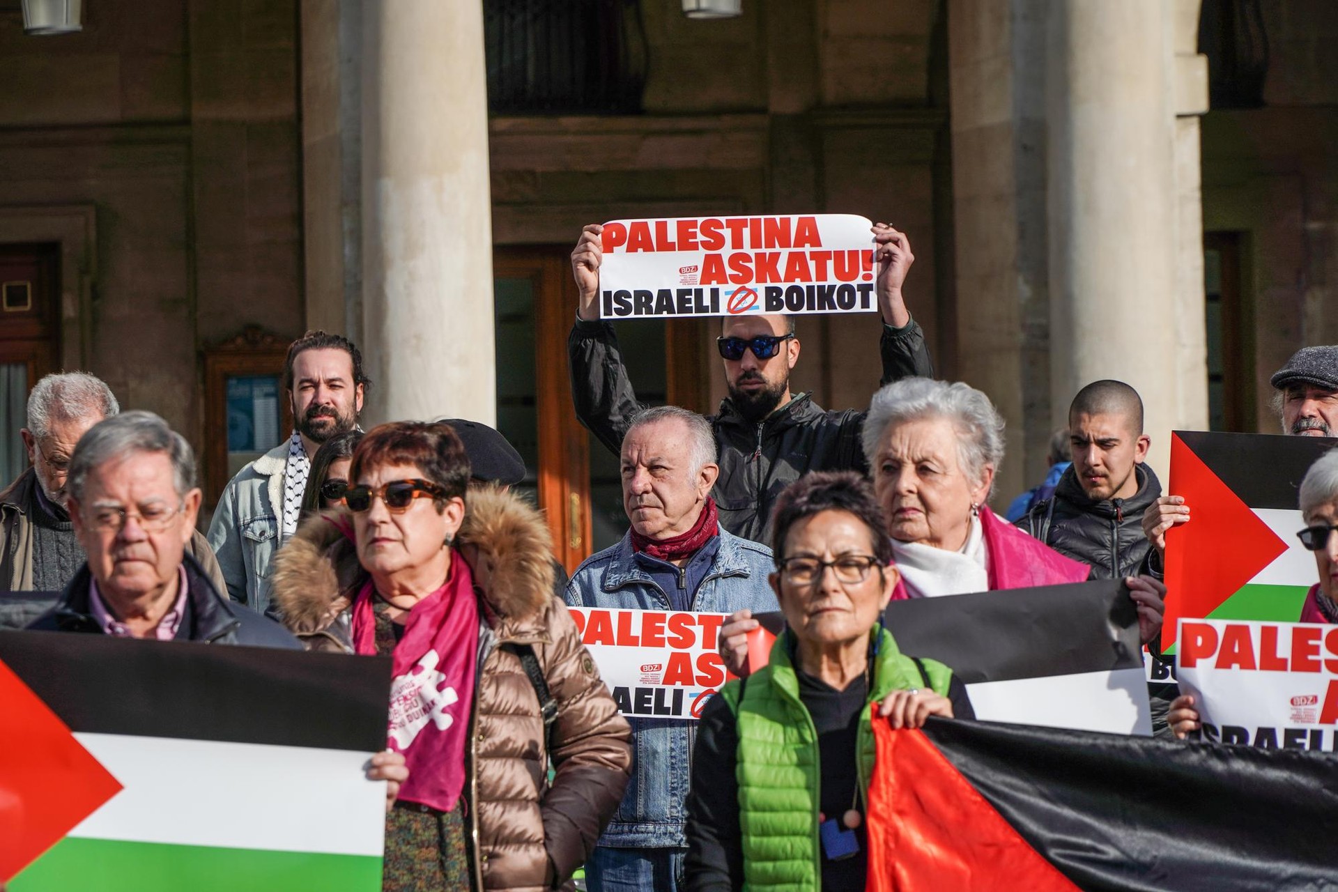 Israelgo kirol taldeei Gasteizen jokatzea debekatzeko eskatu dio BDZk aldundiari