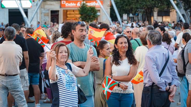 Ceutako krisiaren harira, bi elkarretaratze aurrez aurre